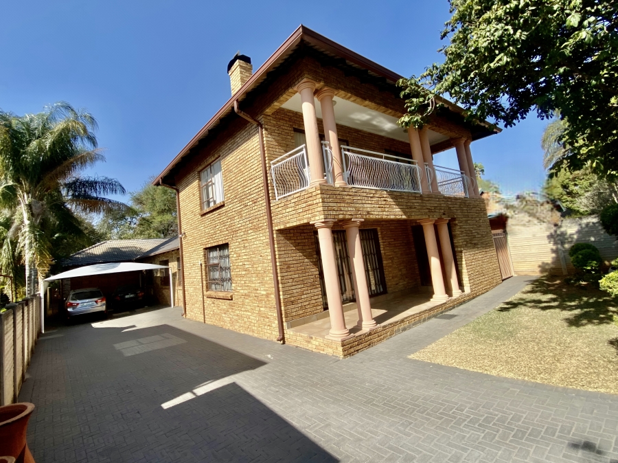 5 Bedroom Property for Sale in Heuwelsig North West